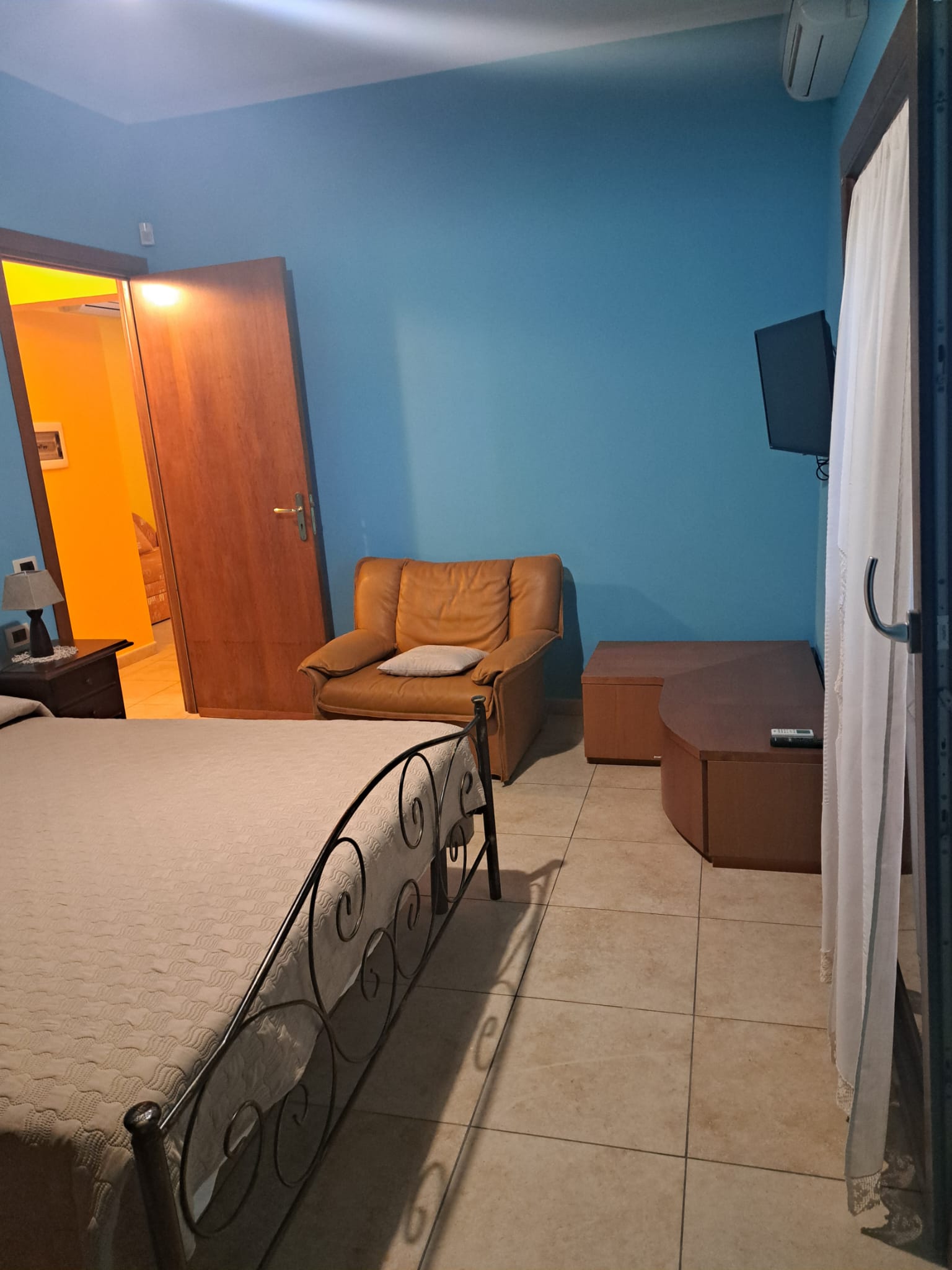 Villa Musica - Camera da letto con arredi tradizionali salentini - 7