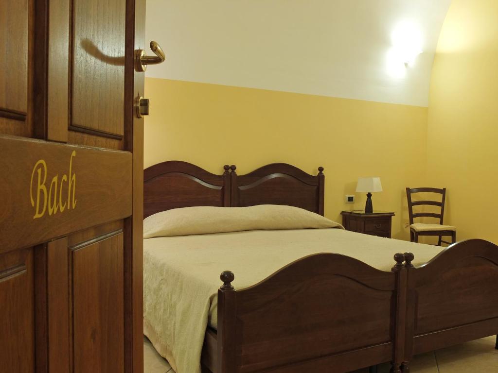 Villa Musica - Camera da letto con arredi tradizionali salentini - 15