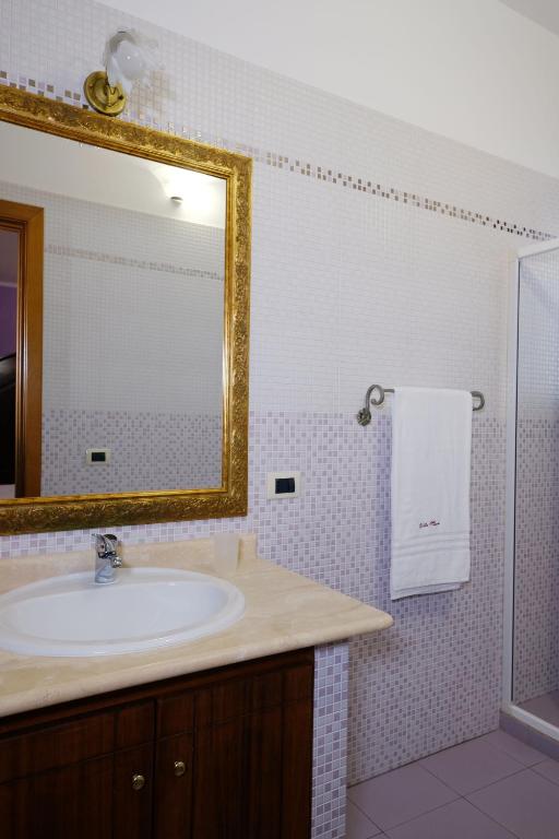 Villa Musica - Camera da letto con arredi tradizionali salentini - 23
