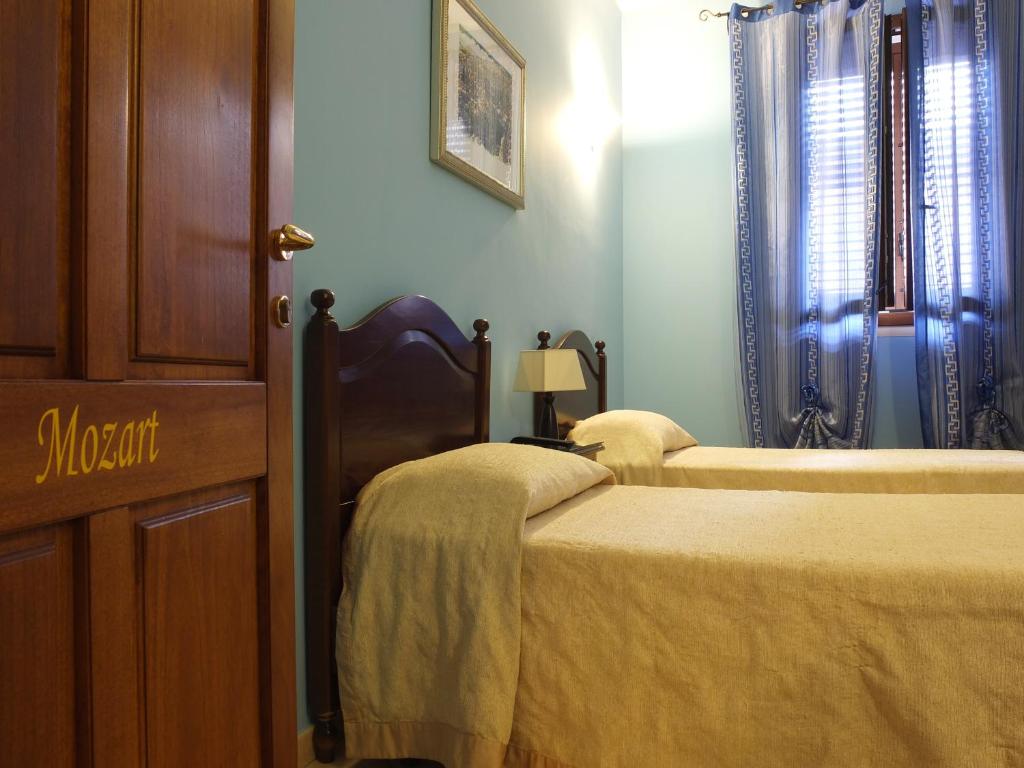 Villa Musica - Camera da letto con arredi tradizionali salentini - 30