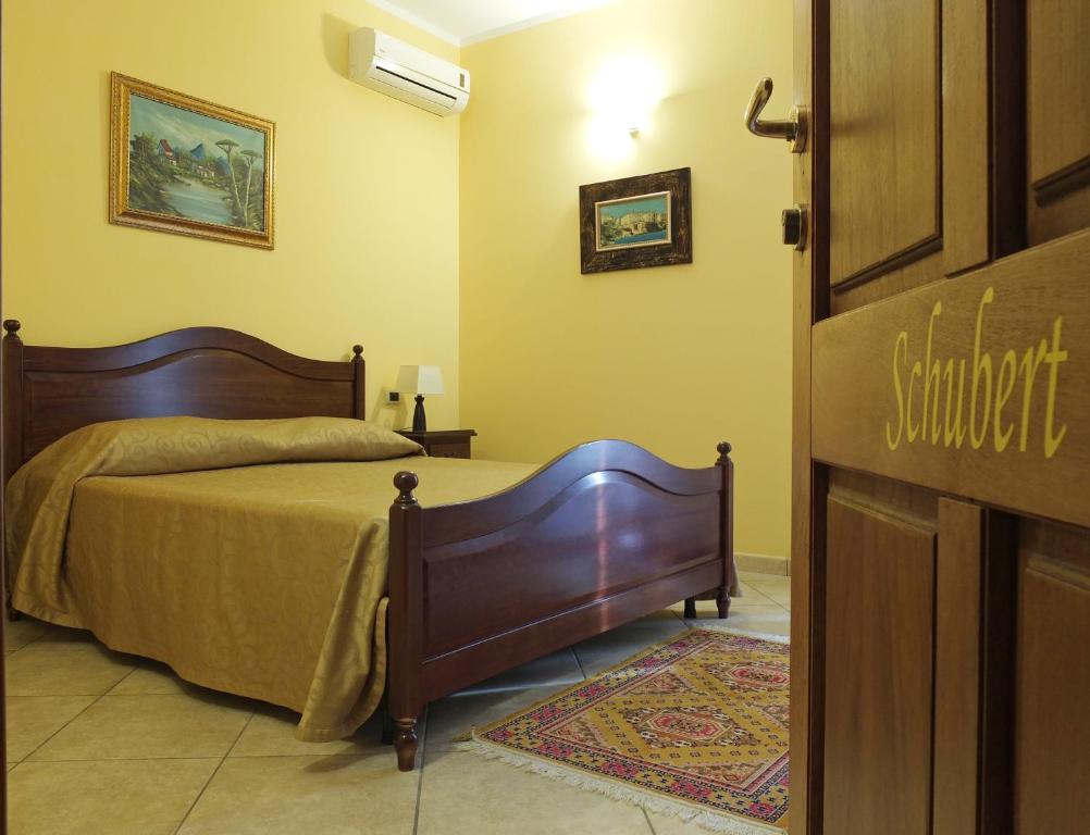 Villa Musica - Camera da letto con arredi tradizionali salentini - 36