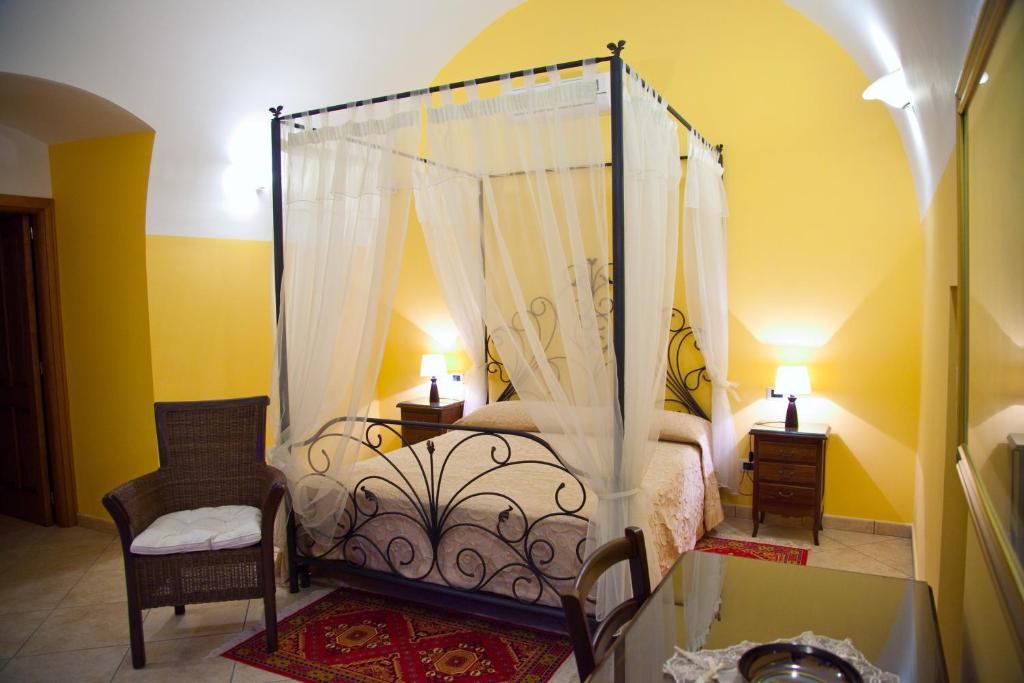 Villa Musica - Camera da letto con arredi tradizionali salentini - 43