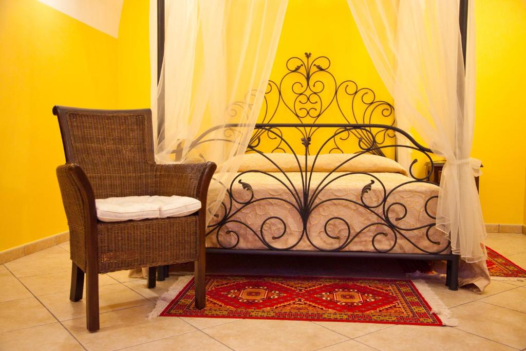 Villa Musica - Camera da letto con arredi tradizionali salentini - 46