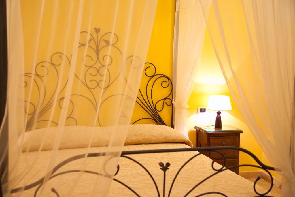 Villa Musica - Camera da letto con arredi tradizionali salentini - 47