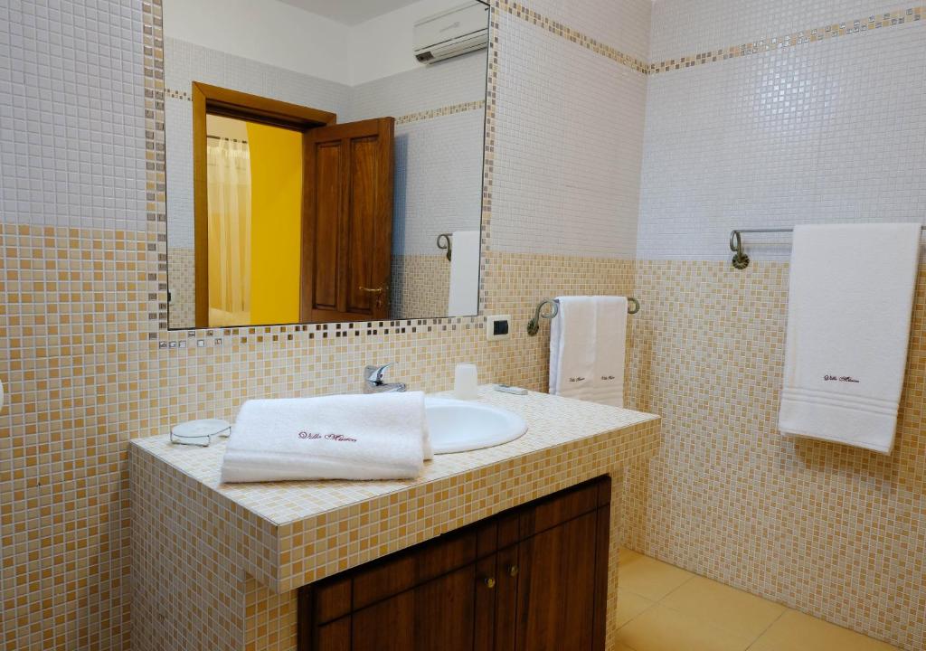 Villa Musica - Camera da letto con arredi tradizionali salentini - 52